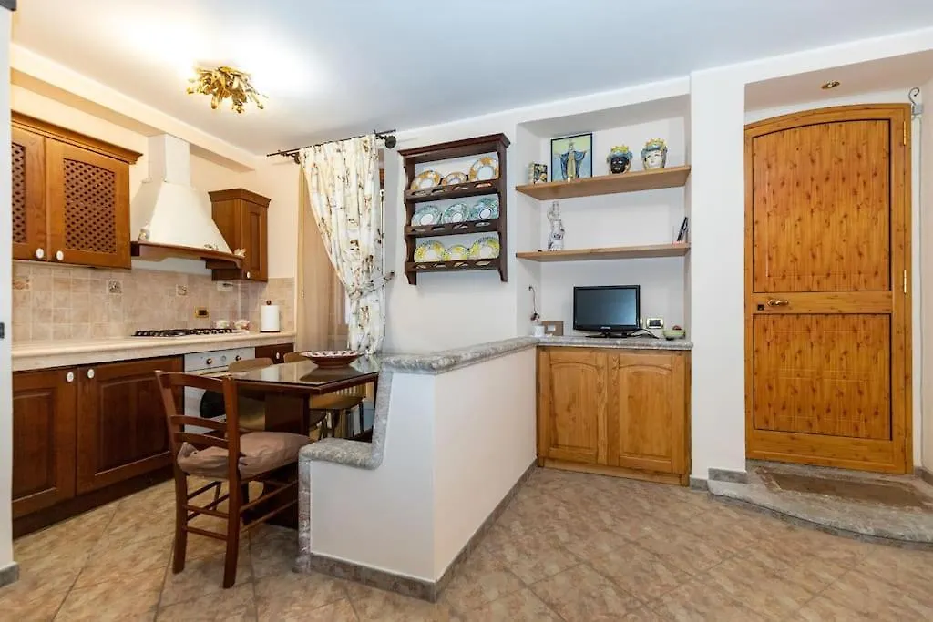 Th House Nel Cuore Di Taormine 0*,  Italie